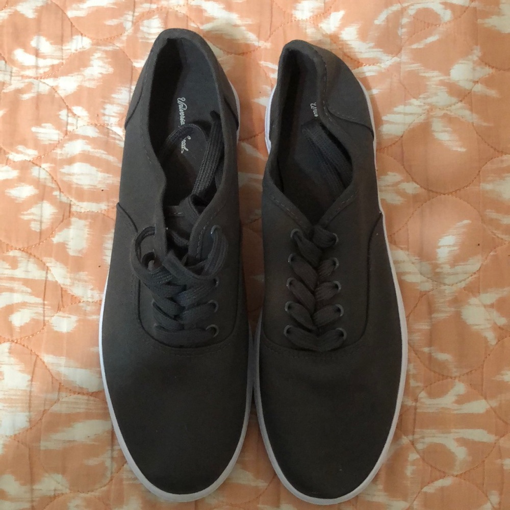 Canvas shoes